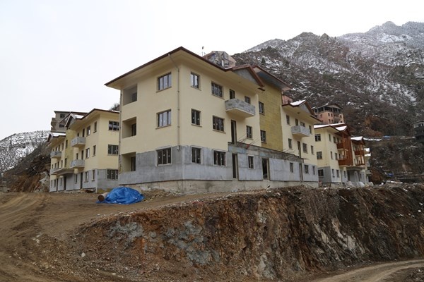 Artvin’in Dereiçi köyünde çıkan yangının üzerinden tam bir yıl geçti. Foto Haber 6