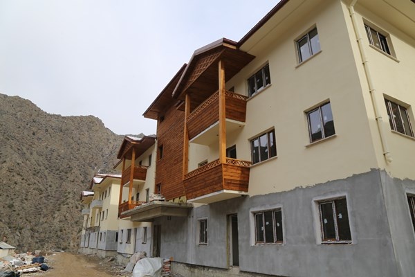 Artvin’in Dereiçi köyünde çıkan yangının üzerinden tam bir yıl geçti. Foto Haber 2