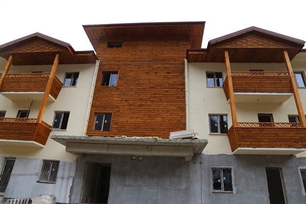 Artvin’in Dereiçi köyünde çıkan yangının üzerinden tam bir yıl geçti. Foto Haber 11