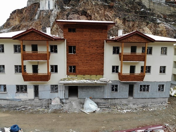 Artvin’in Dereiçi köyünde çıkan yangının üzerinden tam bir yıl geçti. Foto Haber 4