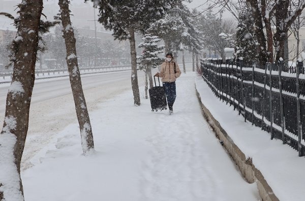 Orta ve Doğu Karadeniz'de kar esareti. Foto Haber 38