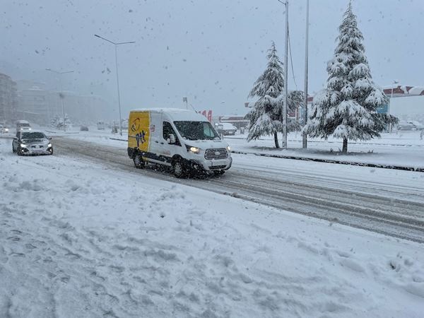 Orta ve Doğu Karadeniz'de kar esareti. Foto Haber 35