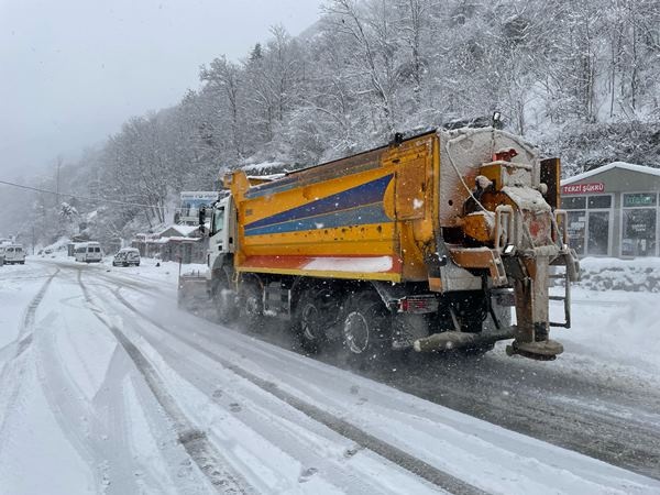 Orta ve Doğu Karadeniz'de kar esareti. Foto Haber 43