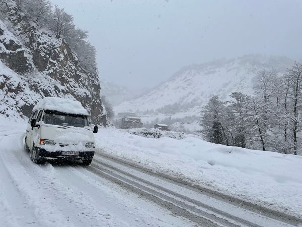 Orta ve Doğu Karadeniz'de kar esareti. Foto Haber 42