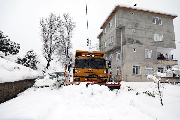 Orta ve Doğu Karadeniz'de kar esareti. Foto Haber 21