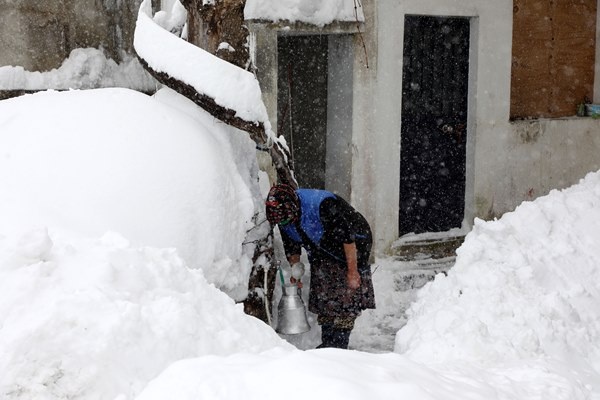 Orta ve Doğu Karadeniz'de kar esareti. Foto Haber 11