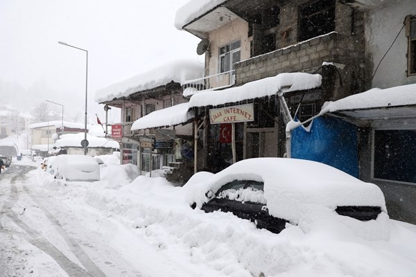 Orta ve Doğu Karadeniz'de kar esareti. Foto Haber 7