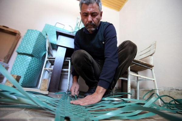 Gümüşhane'de plastik bağları toplayan duyarlı vatandaş onları bakın neye dönüştürüyor. Foto Haber 3