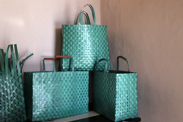 Gümüşhane'de plastik bağları toplayan duyarlı vatandaş onları bakın neye dönüştürüyor. Foto Haber 7