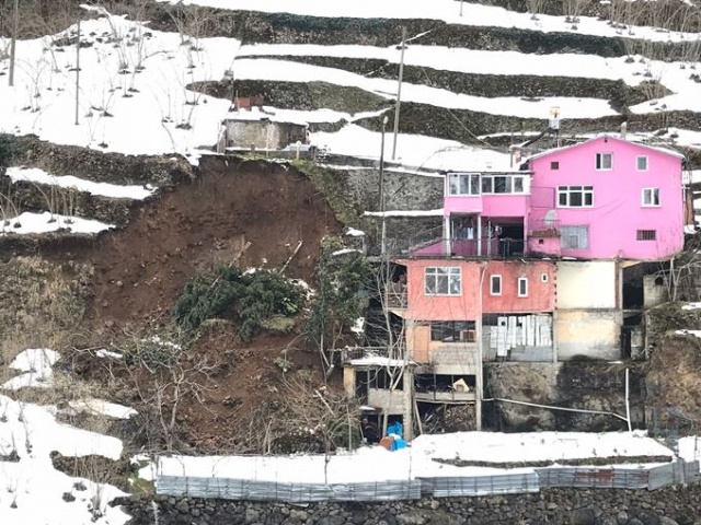 Karadeniz'de 'eriyen kar' tehlikesi. Foto Haber 11