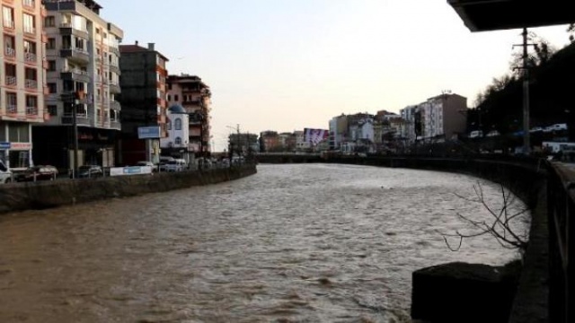 Karadeniz'de derelerdeki taşkın riski arttı. Foto Haber 11