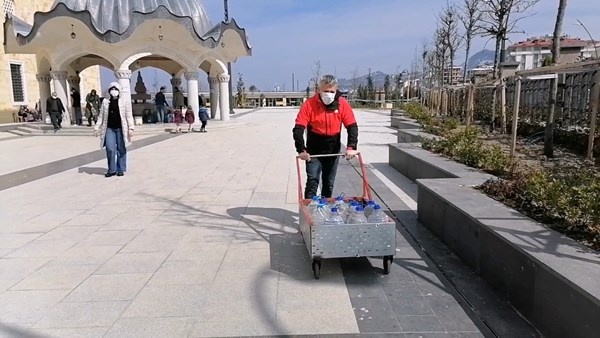 Giresun'da yayladan getirilen kaynak suyu vatandaşların akınına uğruyor. Foto Haber 4