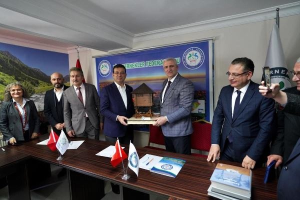 Rizelilerle buluşan İmamoğlu; “Yeterince kutuplaşıyoruz, derneklerimiz özgür olmalı”Foto haber 6