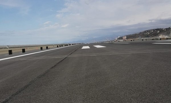 Rize-Artvin Havalimanının pisti ve apronları renklendi. Foto Haber 3