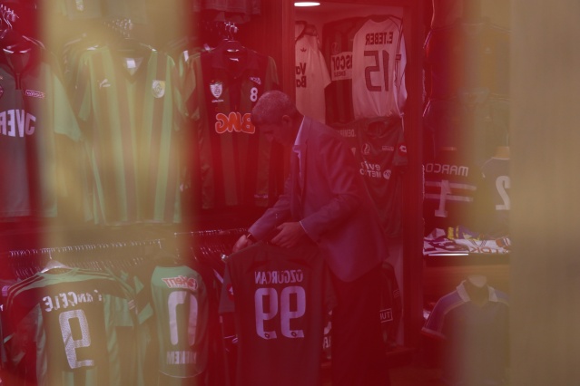 3 bin formalık koleksiyona sahip taraftar "Trabzonspor forması için evini, arabasını teklif eden oldu" Foto Haber 2