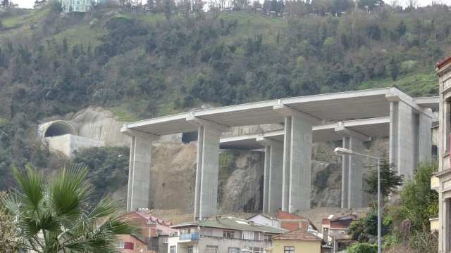 Türkiye'nin en maliyetli şehir içi yollarından biri Trabzon'da yapılıyor. Foto Haber 9