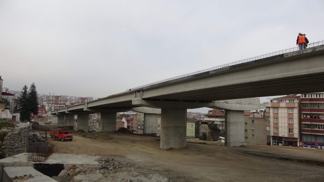 Türkiye'nin en maliyetli şehir içi yollarından biri Trabzon'da yapılıyor. Foto Haber 15
