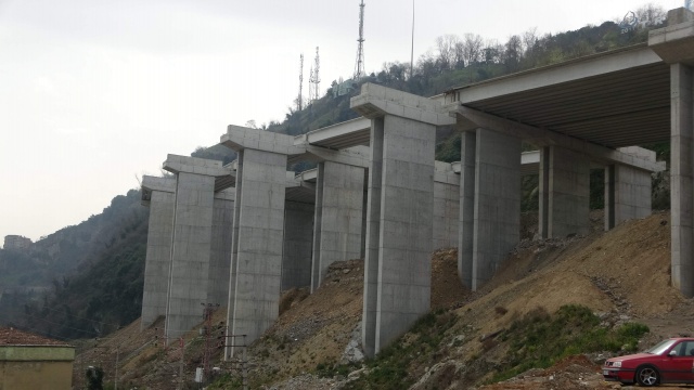 Türkiye'nin en maliyetli şehir içi yollarından biri Trabzon'da yapılıyor. Foto Haber 7