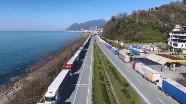 Savaş dengeleri değiştirdi! Artvin'de 25 Kilometre kuyruk oluştu. Foto Haber 4