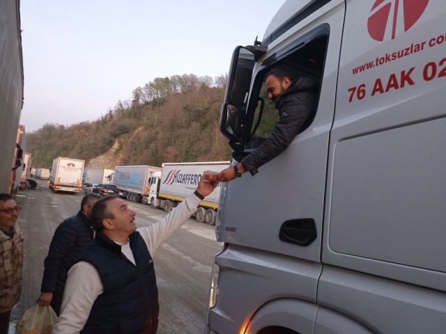 Savaş dengeleri değiştirdi! Artvin'de 25 Kilometre kuyruk oluştu. Foto Haber 8