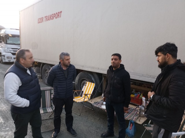 Savaş dengeleri değiştirdi! Artvin'de 25 Kilometre kuyruk oluştu. Foto Haber 11