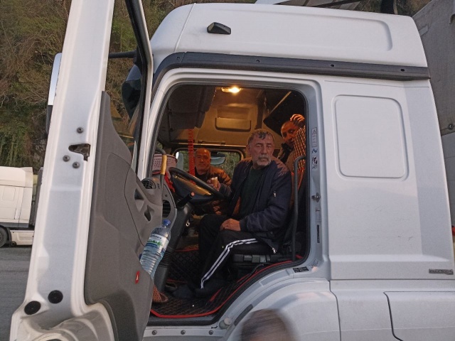 Savaş dengeleri değiştirdi! Artvin'de 25 Kilometre kuyruk oluştu. Foto Haber 9