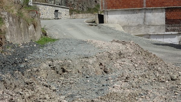 Trabzon'da bir mahalle santim santim kayıyor! 150 ev tehdit altında. Foto Galeri 11