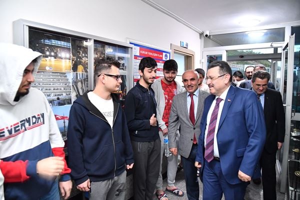 Genç, iftarını öğrencilerle birlikte açtı!. Foto Galeri 10