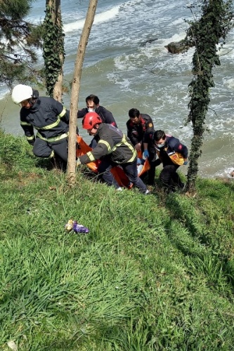Ordu'da acı olay! Manzarayı seyrederken kayalıklara düştü. Foto Haber 6