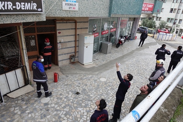 Trabzon'da 5 katlı binada yangın! 1 kişi dumandan etkilendi. Foto Haber 3