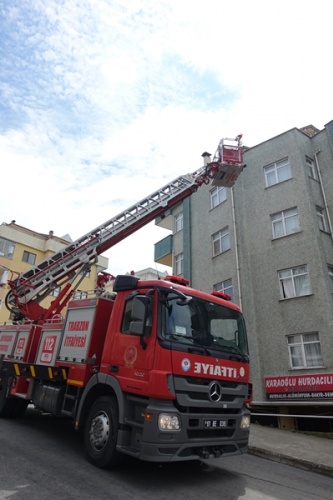 Trabzon'da 5 katlı binada yangın! 1 kişi dumandan etkilendi. Foto Haber 5