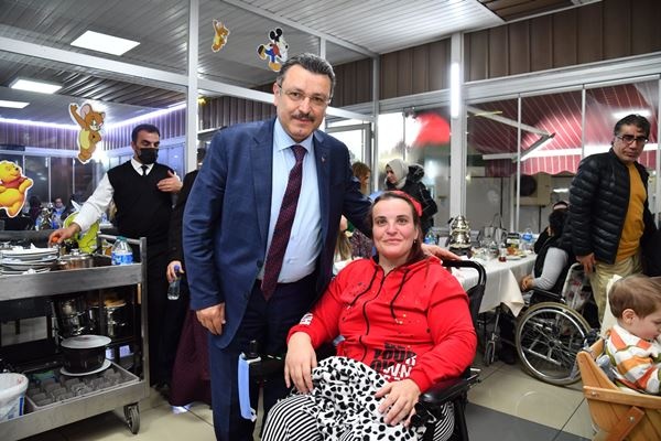 Genç’ten engelli derneklerine iftar yemeği!. Foto Haber 15