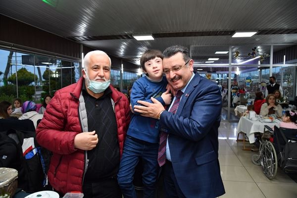 Genç’ten engelli derneklerine iftar yemeği!. Foto Haber 12