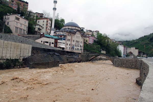 Giresun'da 20 ay önce yaşanan sel korkusu yeniden yaşandı. Foto Haber 4
