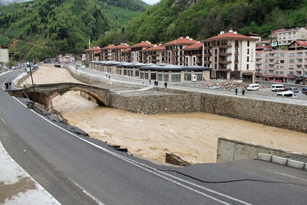 Giresun'da 20 ay önce yaşanan sel korkusu yeniden yaşandı. Foto Haber 10