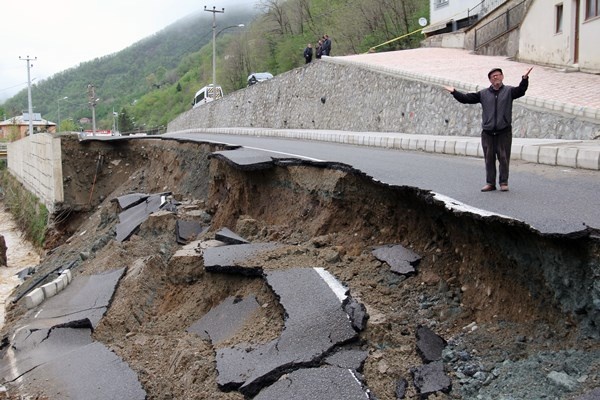 Giresun'da 20 ay önce yaşanan sel korkusu yeniden yaşandı. Foto Haber 12