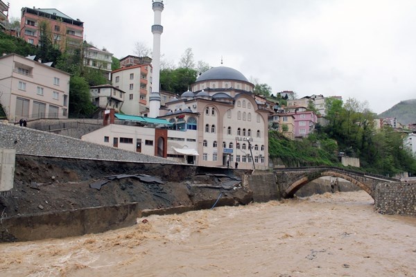 Giresun'da 20 ay önce yaşanan sel korkusu yeniden yaşandı. Foto Haber 14