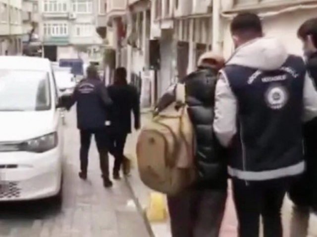 Kaçak yollarla Türkiye’ye mülteci getiren çete çökertildi! Foto Haber 5