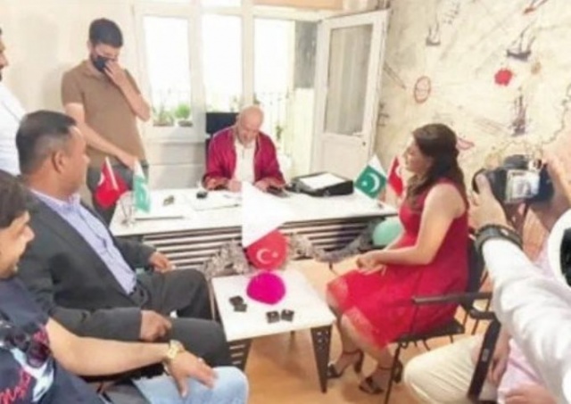 Kaçak yollarla Türkiye’ye mülteci getiren çete çökertildi! Foto Haber 6