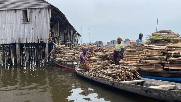 Afrika'da kölelikten kaçanların su üstünde kurduğu köy: Ganvie. Foto Haber 7