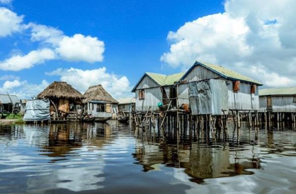 Afrika'da kölelikten kaçanların su üstünde kurduğu köy: Ganvie. Foto Haber 6