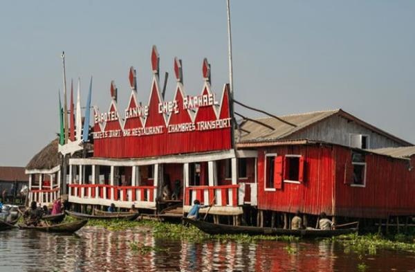 Afrika'da kölelikten kaçanların su üstünde kurduğu köy: Ganvie. Foto Haber 5