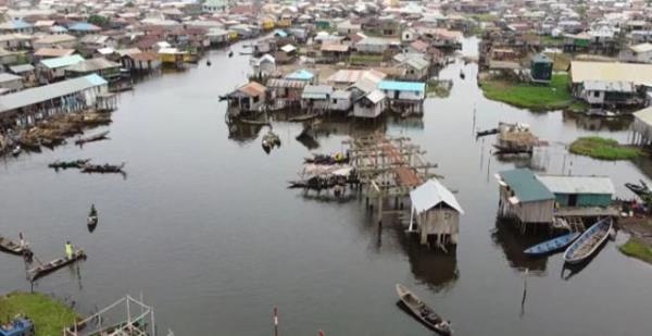 Afrika'da kölelikten kaçanların su üstünde kurduğu köy: Ganvie. Foto Haber 2
