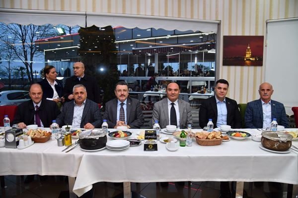 Başkan Genç’ten muhtarlara iftar! Foto Haber 15