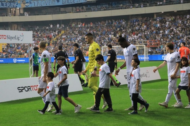 Adana Demirspor Trabzonspor maçından kareler. Foto Haber 12