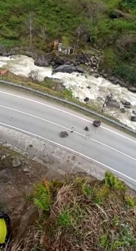 Trabzon'da dağcılar, 'ölüm yamacı'nda riskli kaya avında. Foto Galeri 10