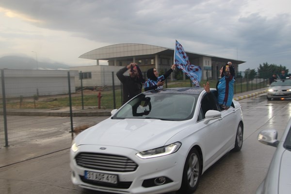 Trabzonspor, Hatay’da coşku ile karşılandı. Foto Galeri 16