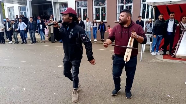 Karadeniz aşığı Afrikalı horoncu. Foto Galeri 7