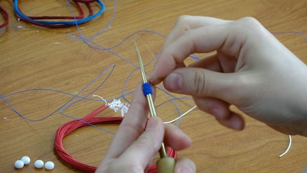 Trabzonspor şampiyon olunca Bordo Mavi renkteki takılara ilgi arttı, taleplere yetişemiyorlar. Foto Haber 7