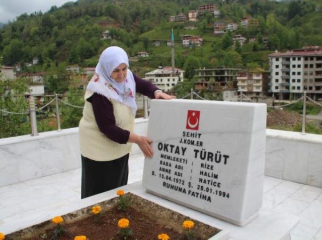 28 yıldır şehit oğlunun hatıralarını odasında yaşatıyor. Foto Galeri 4